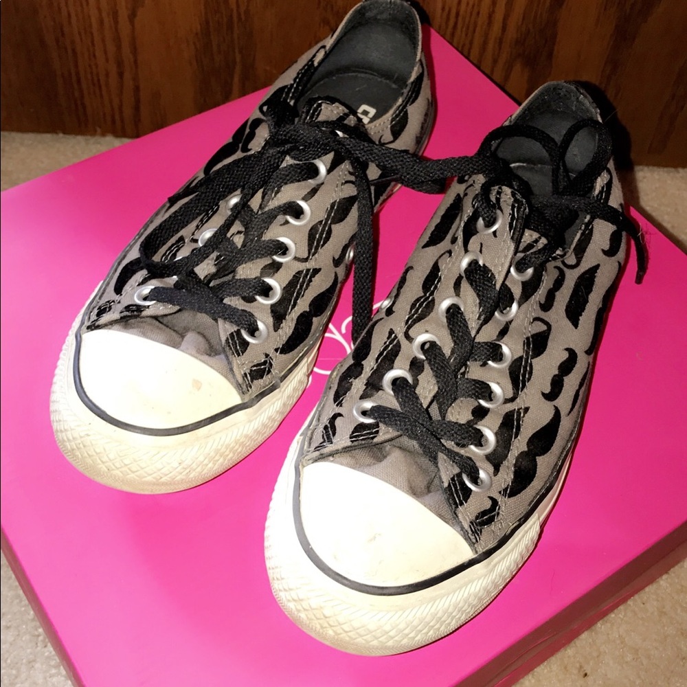 Mustache converse